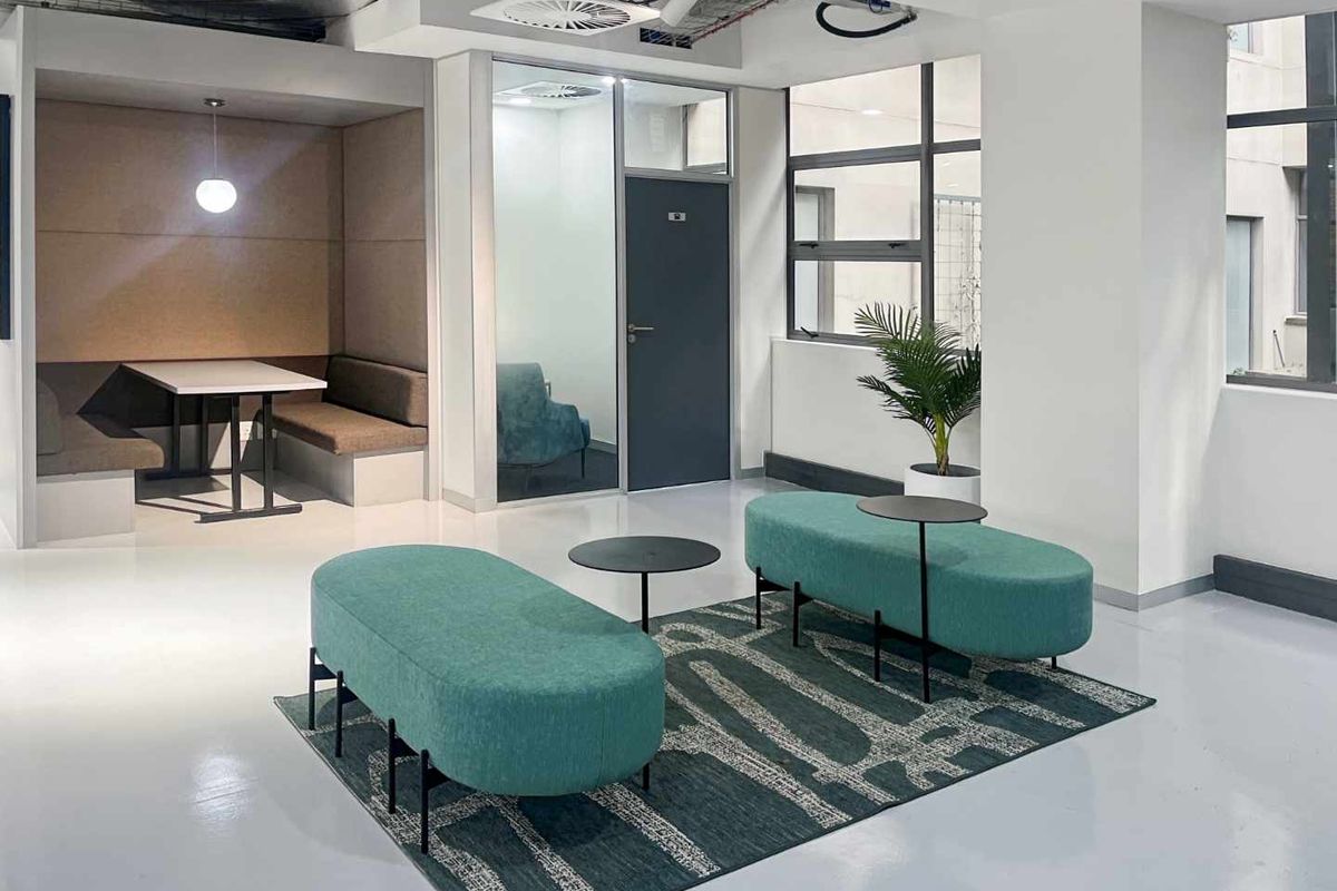 Serviced office space for 10 persons in Regus Craddock Square Rosebank - Photo 5