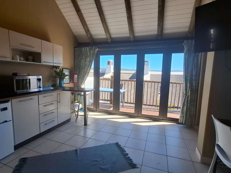 Relax, Unwind: Your Easy-Living River Lodge - Photo 4