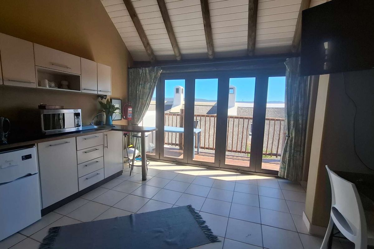 Relax, Unwind: Your Easy-Living River Lodge - Photo 4