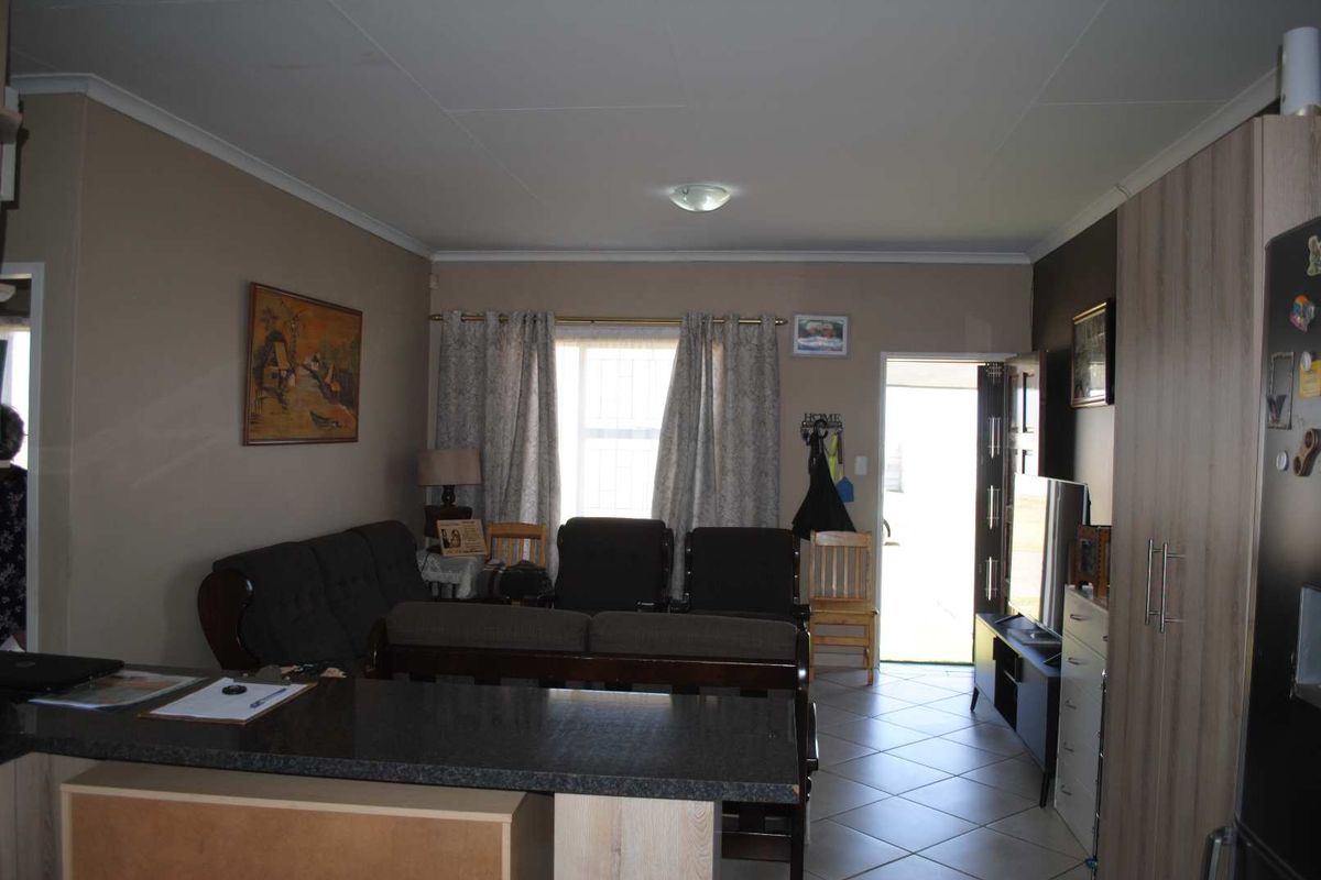 Modern Contemporary Townhouse (Lockup and Go) - Photo 5