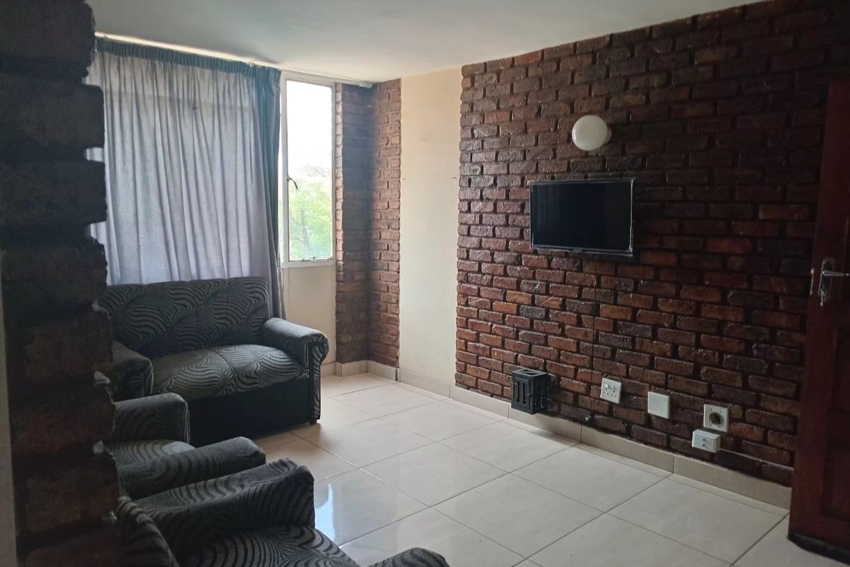 Stunning 2 Bedrooms Apartment for Sale - Photo 3