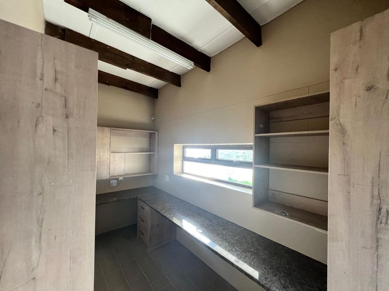 SECURE FAMILY RESIDENCE ON PRIVATE 3.04HA - Photo 9