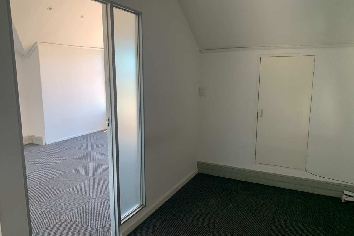 Century City offices in secure complex - Photo 5