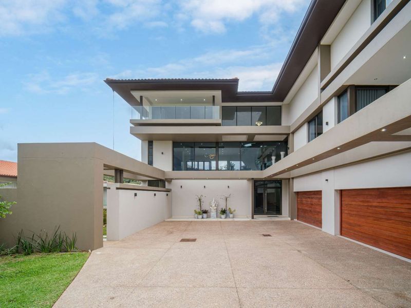 Modern Architectural Masterpiece with distant Seaviews - Photo 4