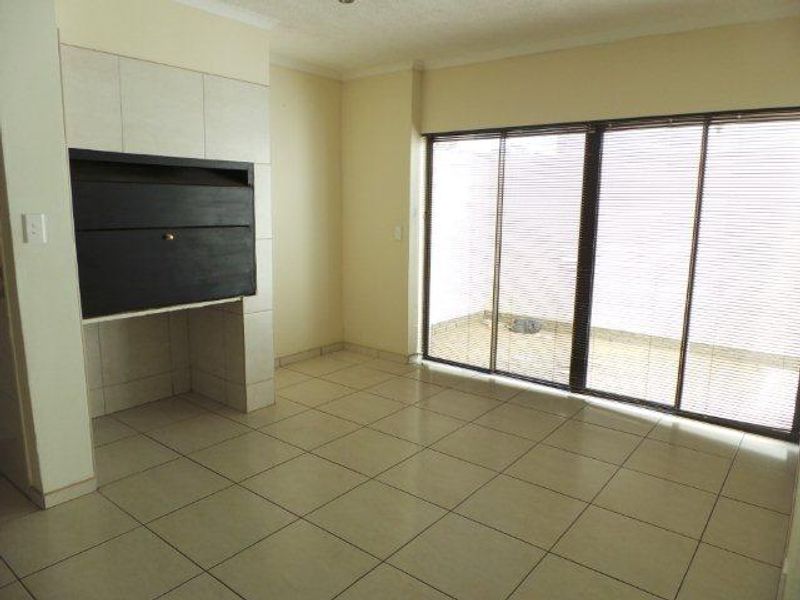 Spacious Duplex Town House close to Municipality - Photo 7