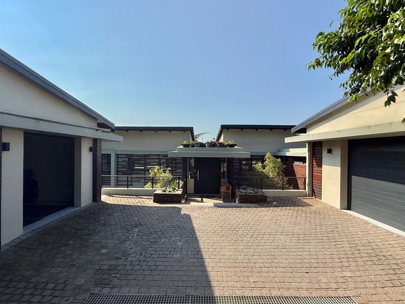 Stunning Family Home - Photo 4