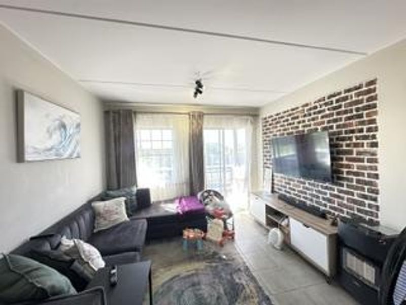 Charming 2-Bedroom Apartment for Sale in Wolmer - Photo 4