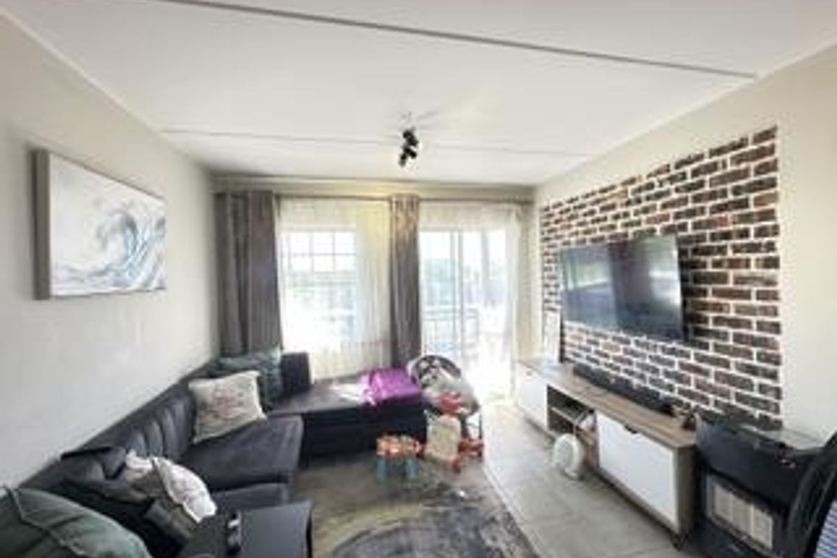 Charming 2-Bedroom Apartment for Sale in Wolmer - Photo 4