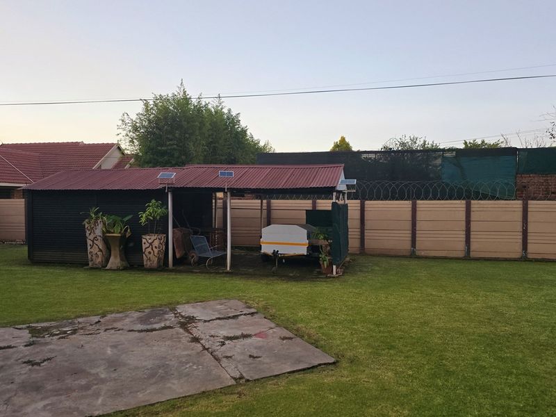 Space to Entertain, Comfort to Stay - The Perfect Family Home Is Here! - Photo 4
