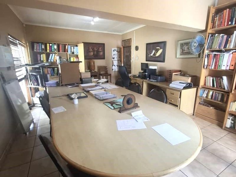 Property Perfect for an Extended Family or to be used as a Guesthouse or Air B&B - Photo 4