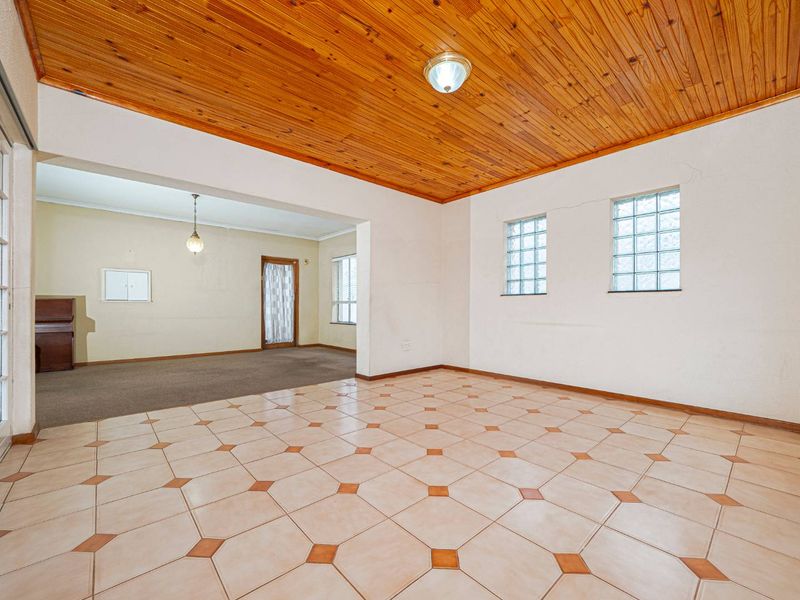 PENLYN ESTATE,4BEDS ,2 BATHS,7 CARS - Photo 8