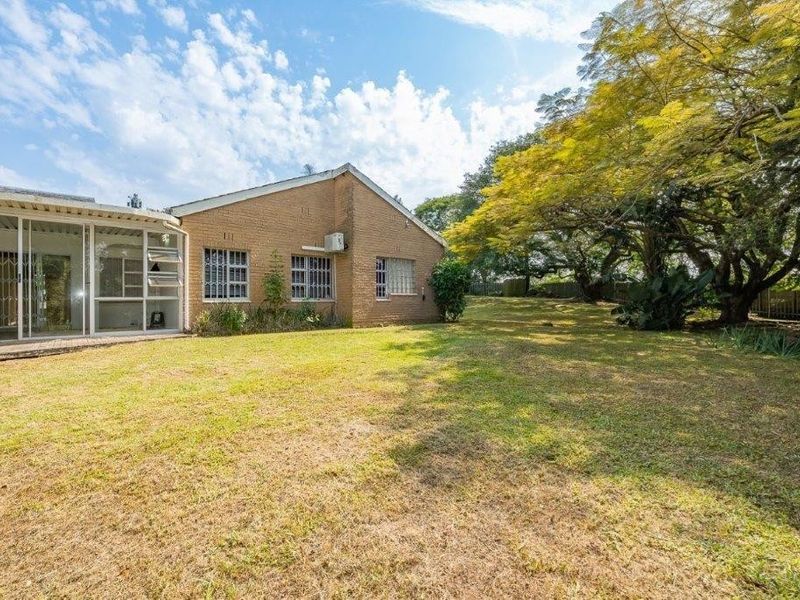 4 Bed simplex in Westville.....no levies R1,750,000 neg. - Photo 1