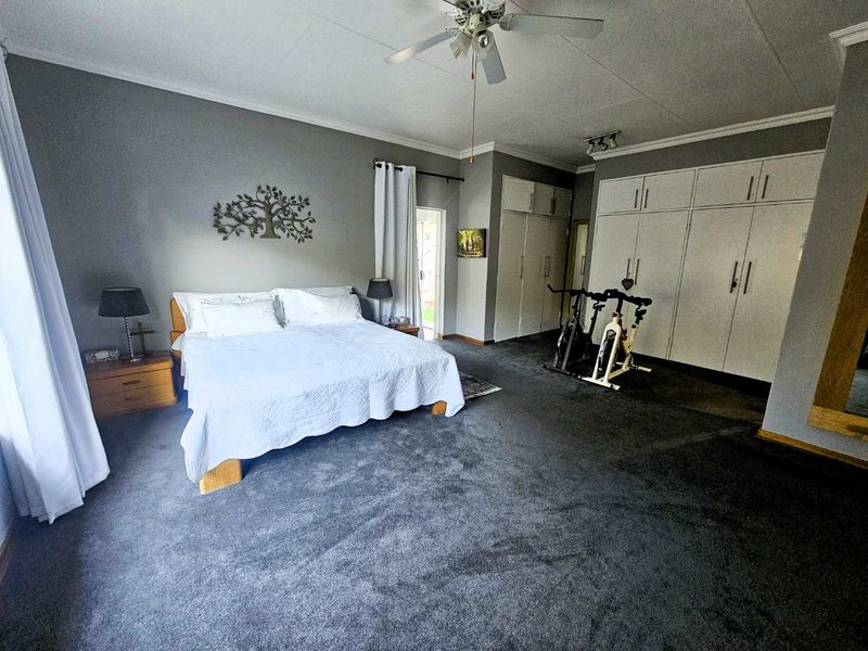 SOLD - Exquisite Family Haven – A Prestige Properties Exclusive - Photo 7