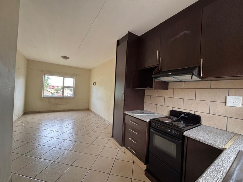 2 Bedroom Apartments for sale in Kempton Park - Photo 3