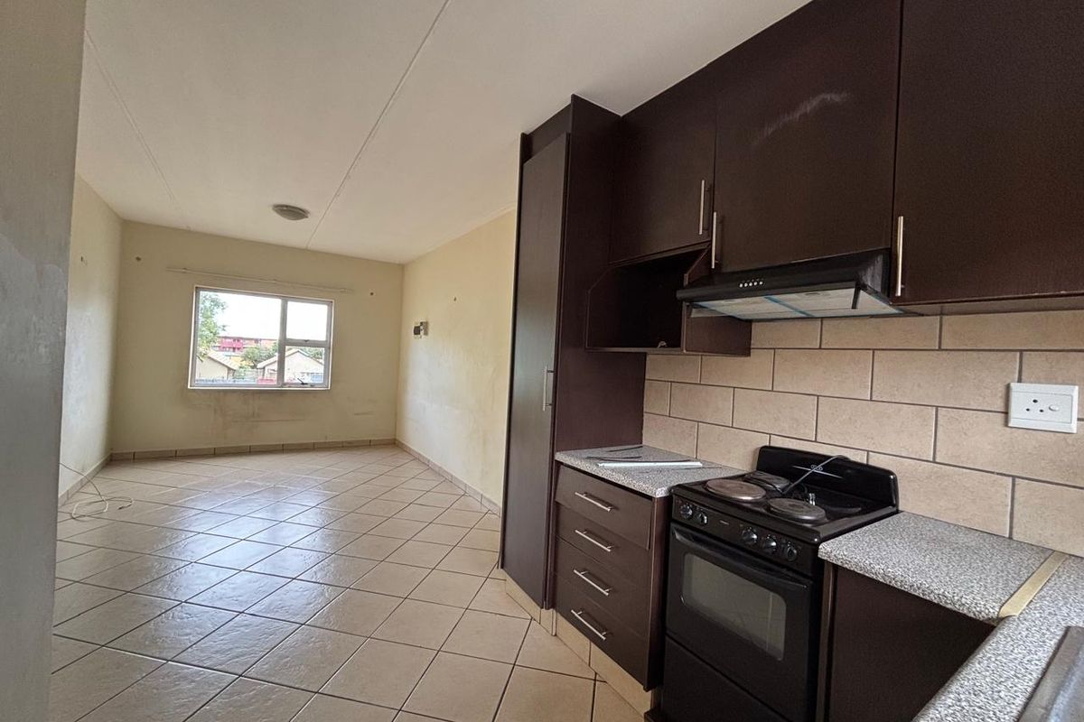 2 Bedroom Apartments for sale in Kempton Park - Photo 3