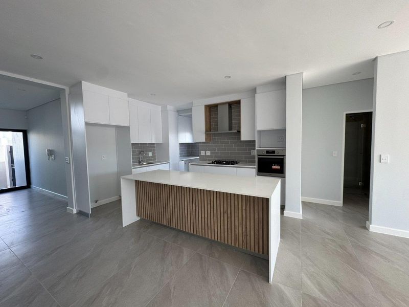 Stylish 4-Bedroom Family Home with Modern Finishes in Sandown, Cape Town - Photo 5