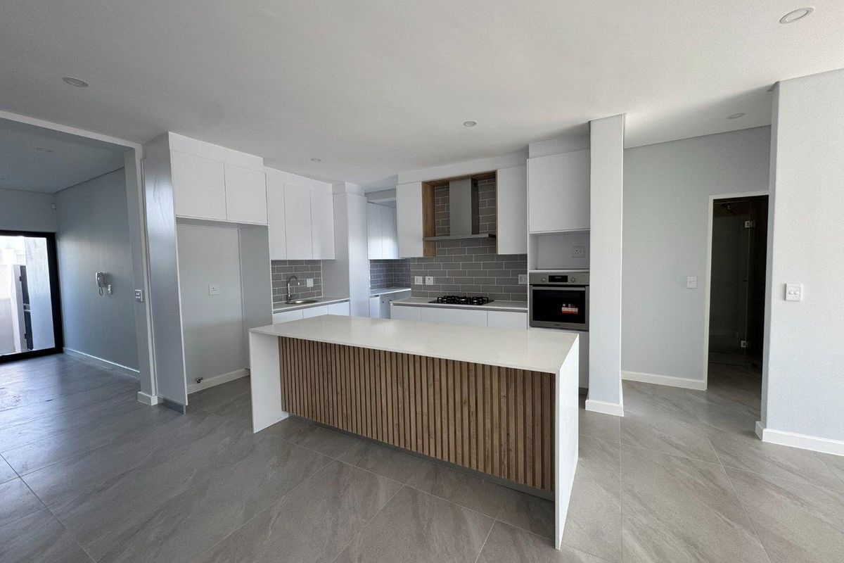 Stylish 4-Bedroom Family Home with Modern Finishes in Sandown, Cape Town - Photo 5