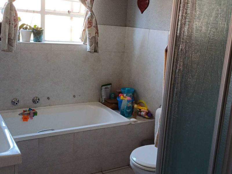 Ground floor PLUS private garden - Photo 8