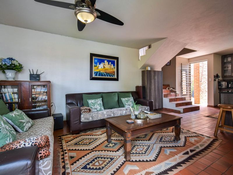 Mint Two bedroom duplex in double security complex - Die Wilgers - Photo 6