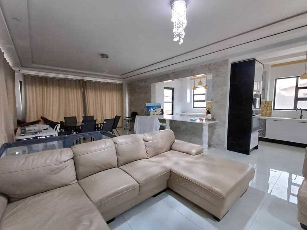 Lounge/Open Plan Kitchen