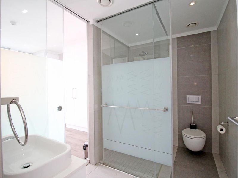 A BEAUTIFUL TWO BEDROOM UNFURNISHED APARTMENT - Photo 4