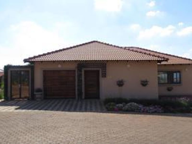 2 Bedroom 2 Bathroom House To Rent in Xanadu Lifestyle Estate  R 10 000 pm - Photo 2