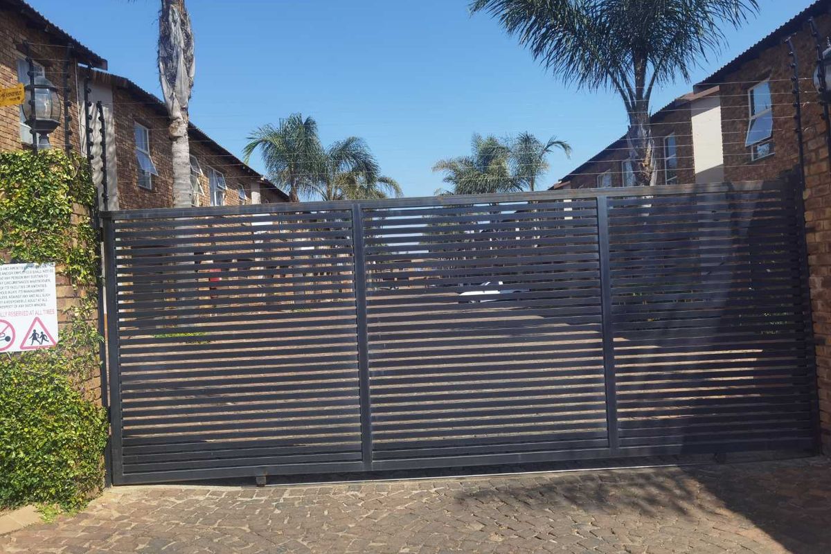 Double storey townhouse for sale in Glenmarais - Photo 2