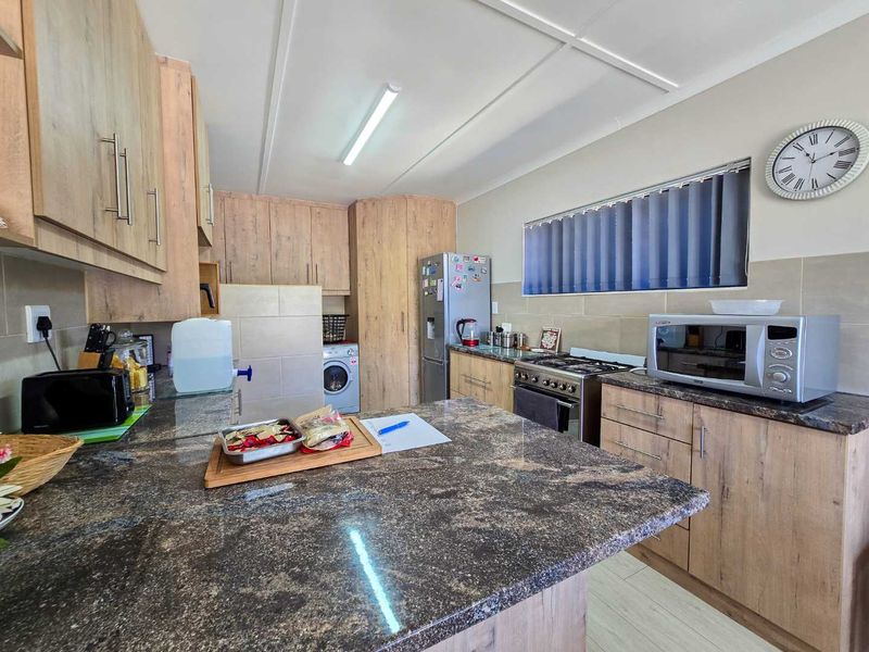 Harbour area gem up for grabs. - Photo 9