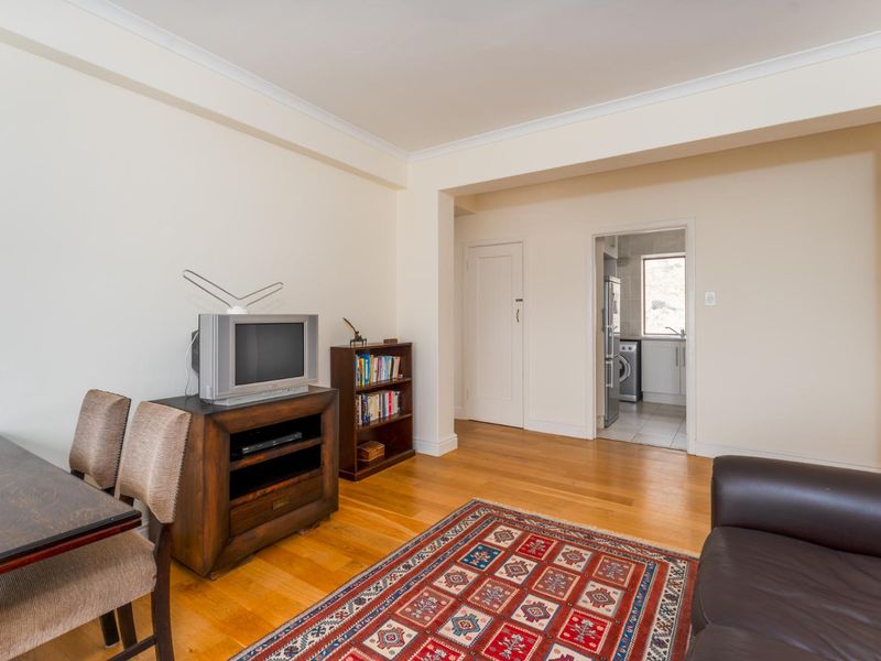 2 bedroom apartment with sea views - Photo 4