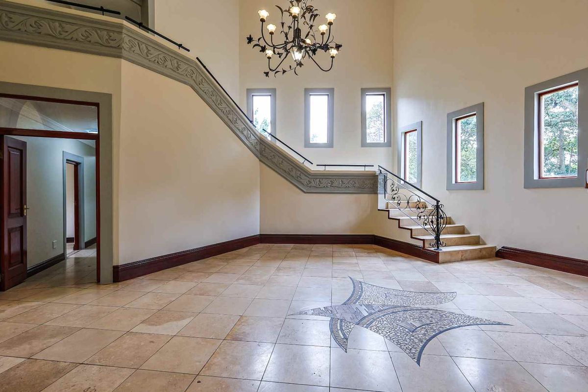 Iconic Waterkloof Ridge Masterpiece with Panoramic Views, Flatlet & Entertainment Oasis - Photo 4