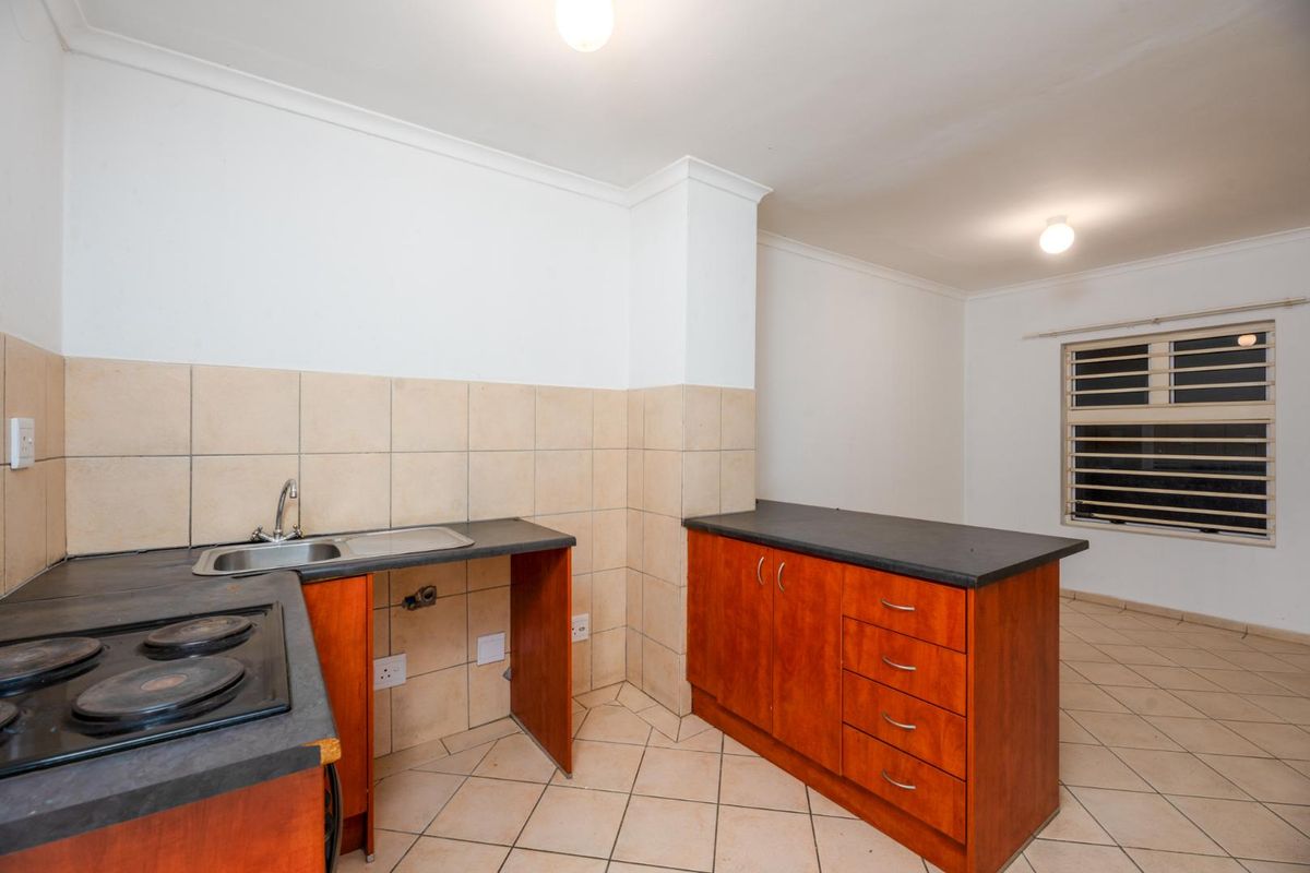 Beautiful & Secure 2-Bedroom Apartment (2 Units available) - Photo 5