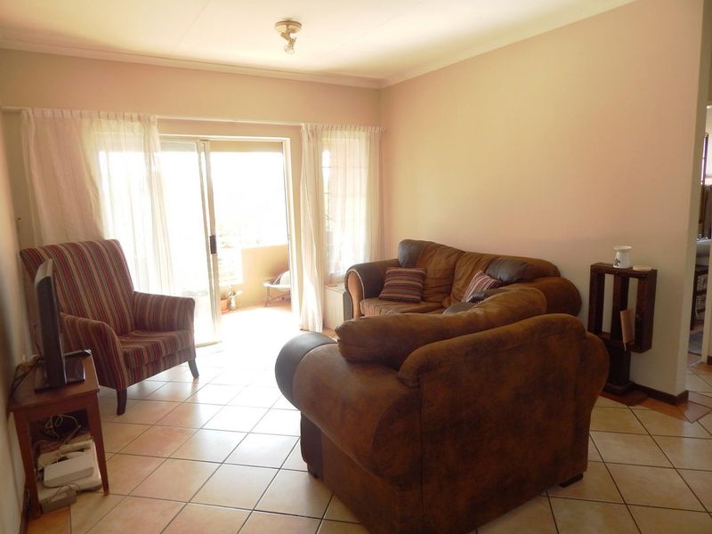 2 Bedroom Top corner unit in Equestria Estate - Photo 2