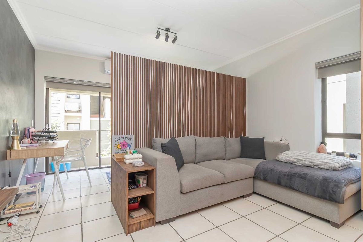 🌟 Stylish, Move-In Ready Bachelor in The Matrix, Paulshof – Exceptional Value! 🌟 - Photo 4