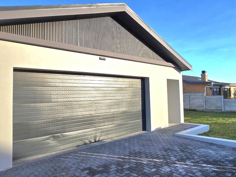 Live three streets from the ocean in Franskraal’s most sought-after beachside neighbourhood. - Photo 10