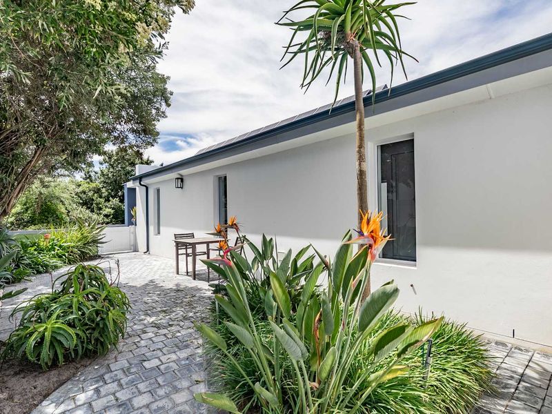 Embrace West Coast Living – Security, Sea and Natural Beauty - Photo 2