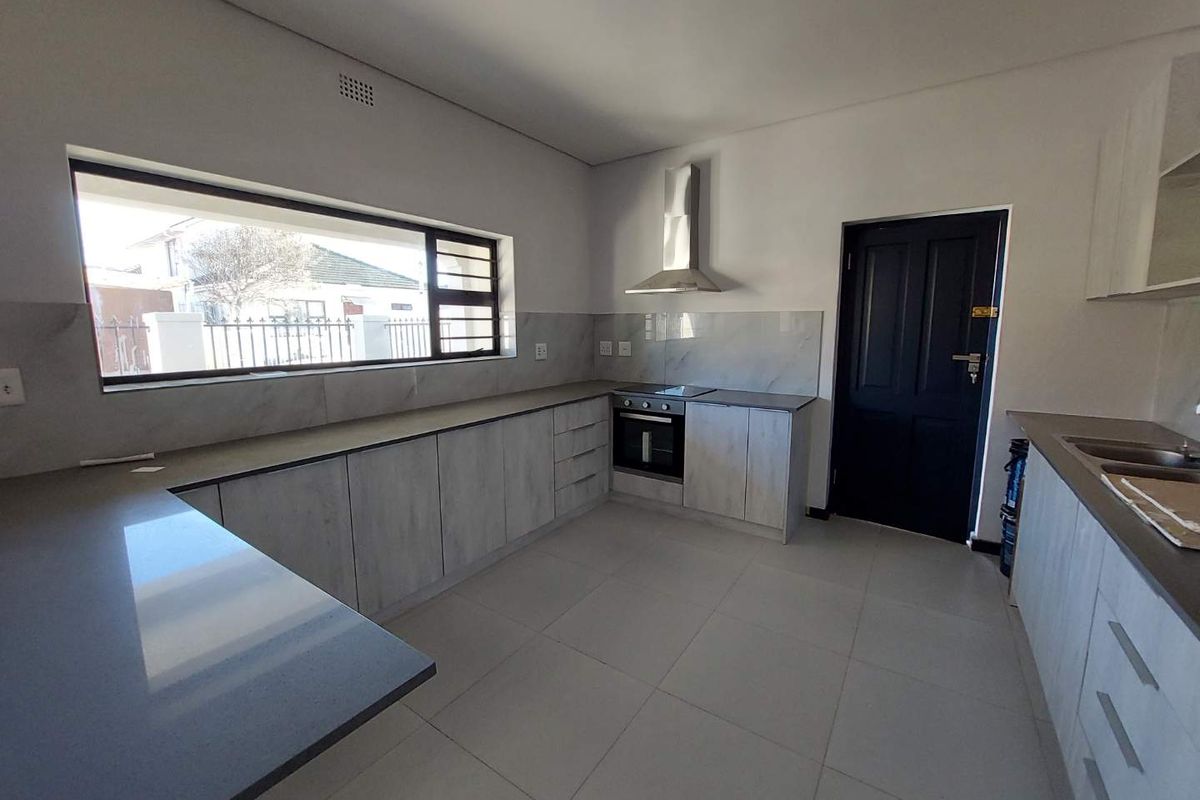 Stunning 2 Bedroom Semi-detached home in Wynberg. - Photo 3