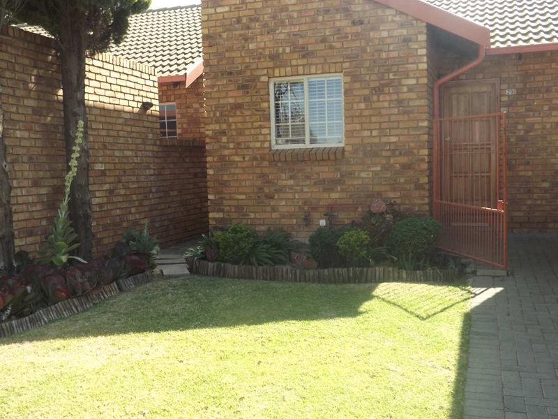 Perfect Family Living: Spacious 3-Bed Townhouse Awaits - Photo 2