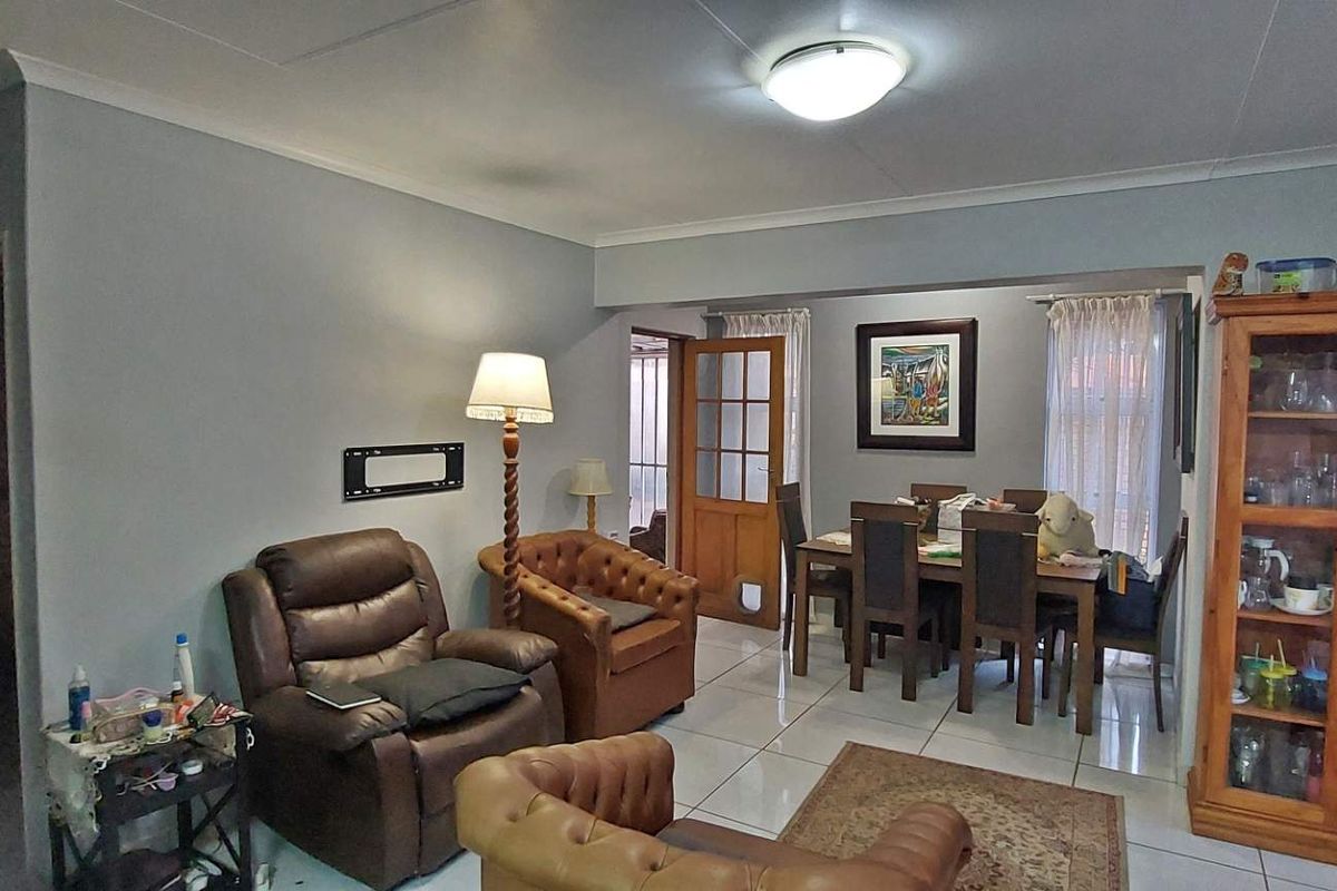 2 Bed Cluster in Pet Friendly Secure Complex - Photo 3