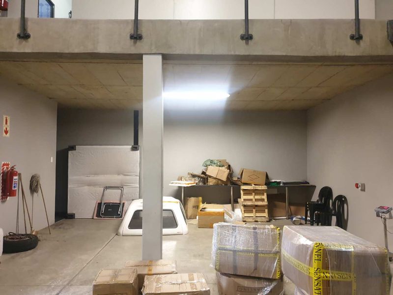 LIGHT INDUSTRIAL UNIT 4 SALE - Photo 4