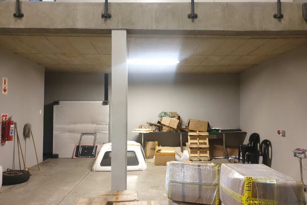 LIGHT INDUSTRIAL UNIT 4 SALE - Photo 4