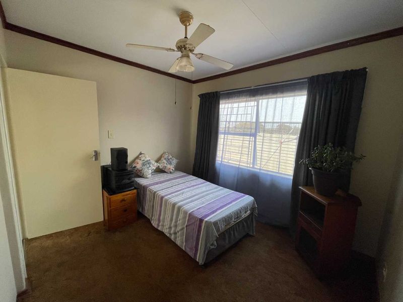 Pristine 2-Bedroom Townhouse in a Peaceful Complex - Photo 7