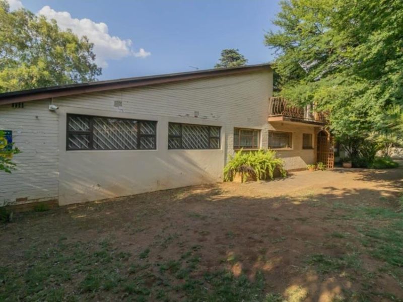 5 Bedroom House For Sale - Photo 2