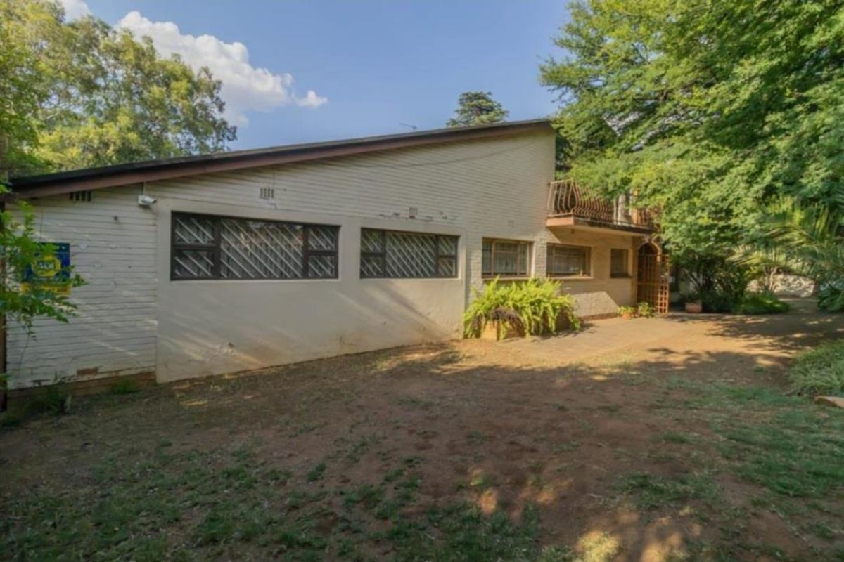 5 Bedroom House For Sale - Photo 2