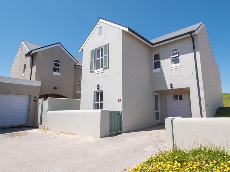 Modern 3-Bedroom Home in Secure Estate with Uninterrupted Mountain Views - Photo 1