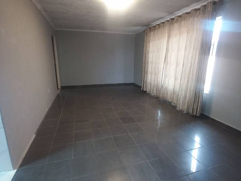 Lovely Starter Home - Photo 2