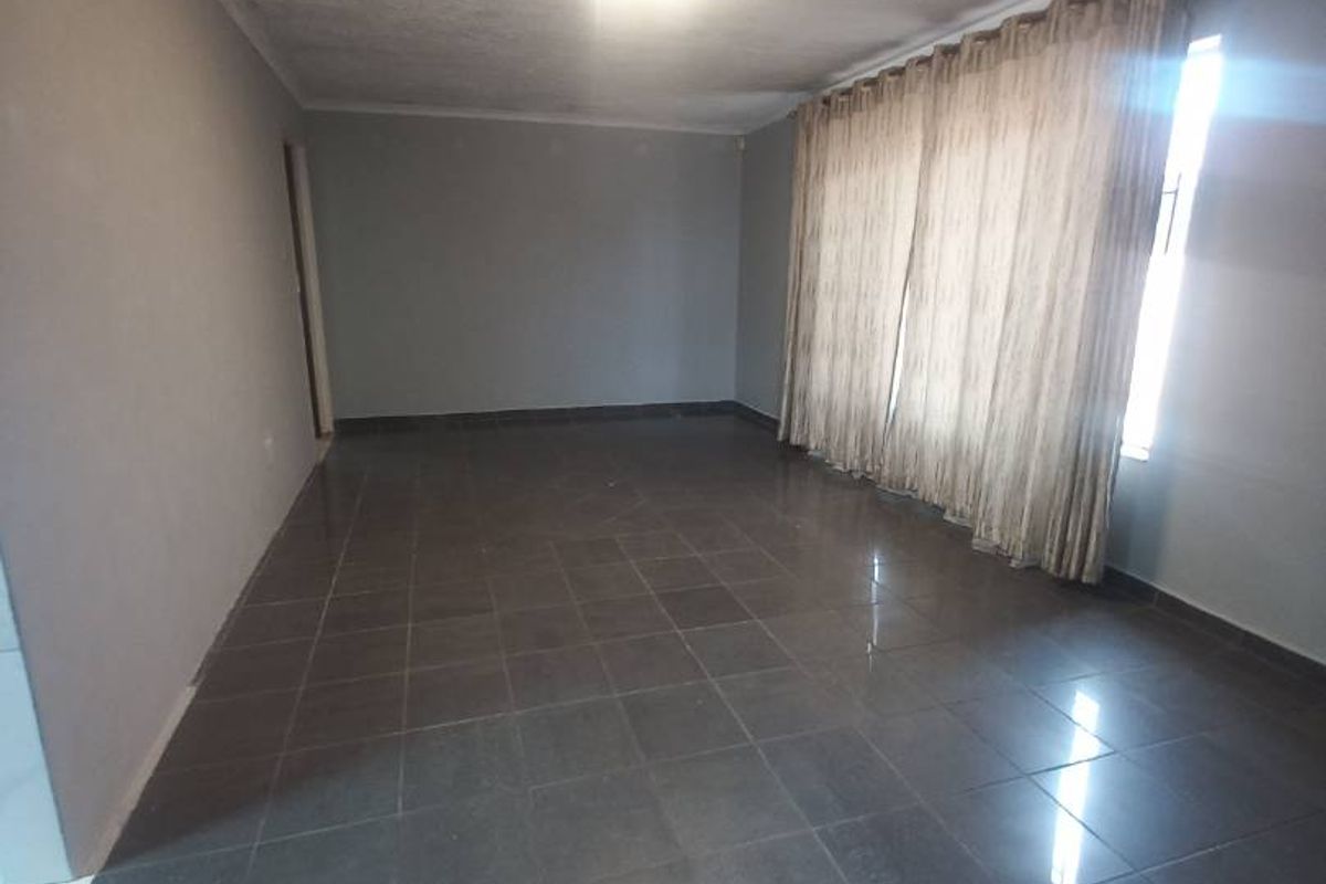 Lovely Starter Home - Photo 2