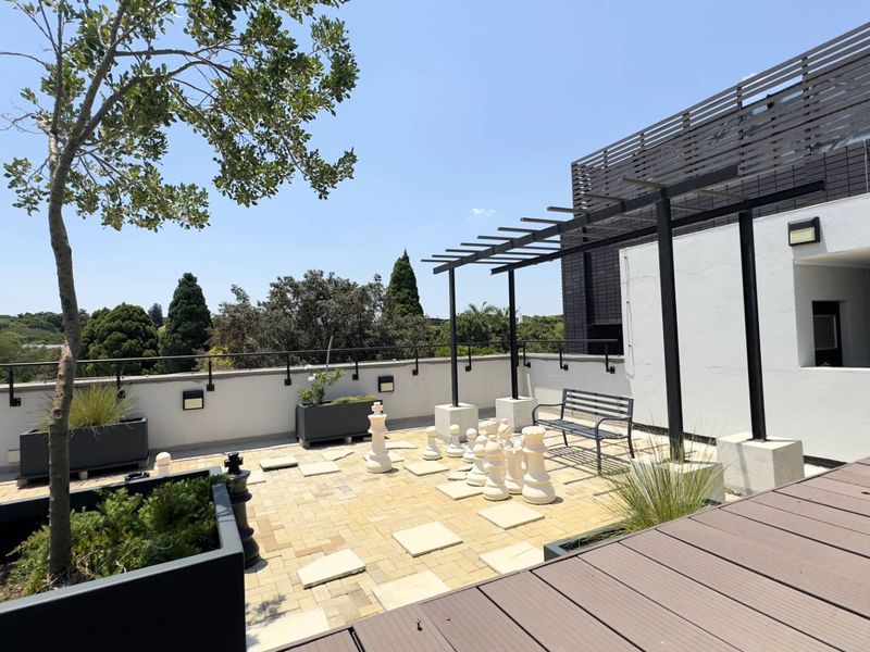Luxurious 3-Bedroom Apartment for Sale in Waterkloof on Main - Photo 9