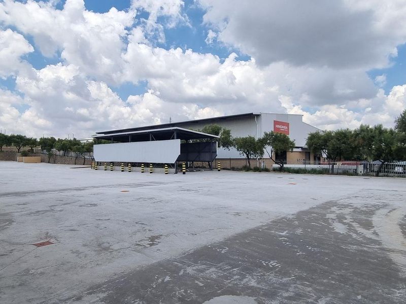 7 738m2 Midrand Warehouse To Let - Photo 6