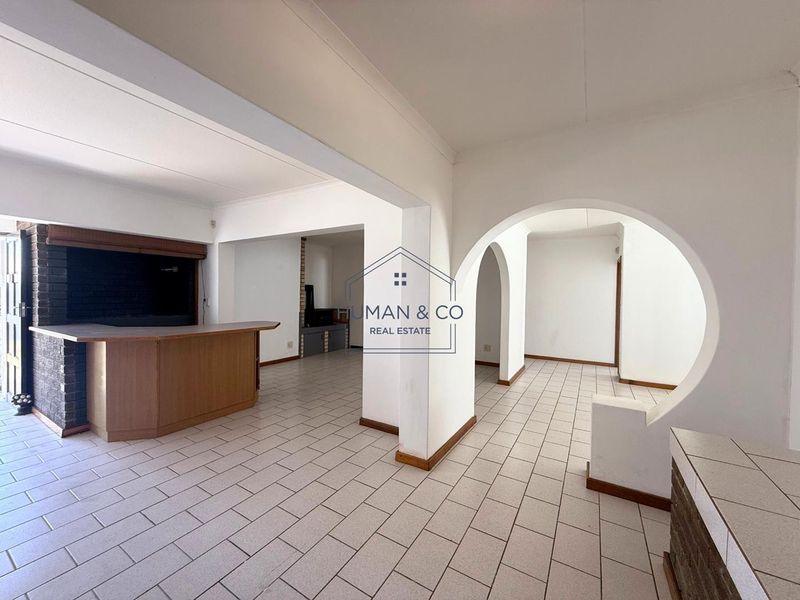 Spacious family home in central area - Photo 5