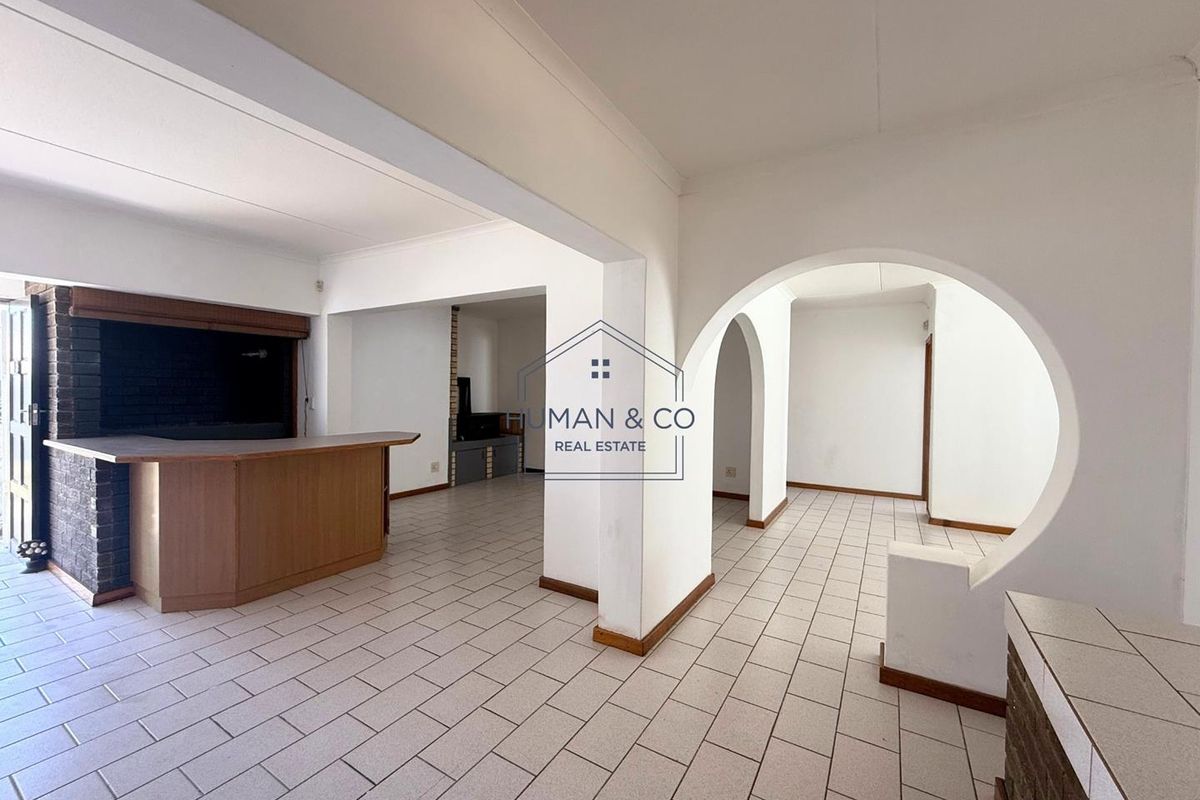 Spacious family home in central area - Photo 5